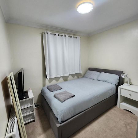 Double Room In Crawley,Gatwick,West Sussex Ifield Ngoại thất bức ảnh