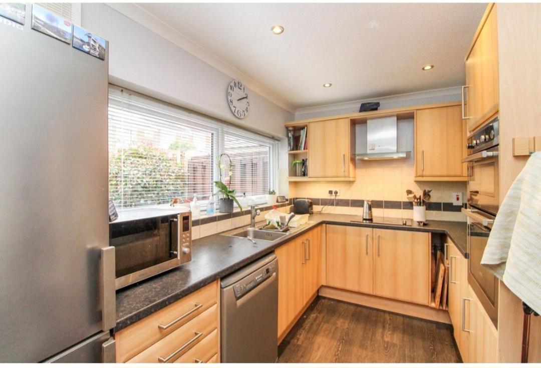 Double Room In Crawley,Gatwick,West Sussex Ifield Ngoại thất bức ảnh