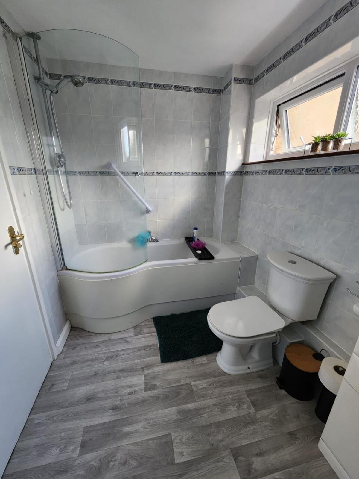 Double Room In Crawley,Gatwick,West Sussex Ifield Ngoại thất bức ảnh