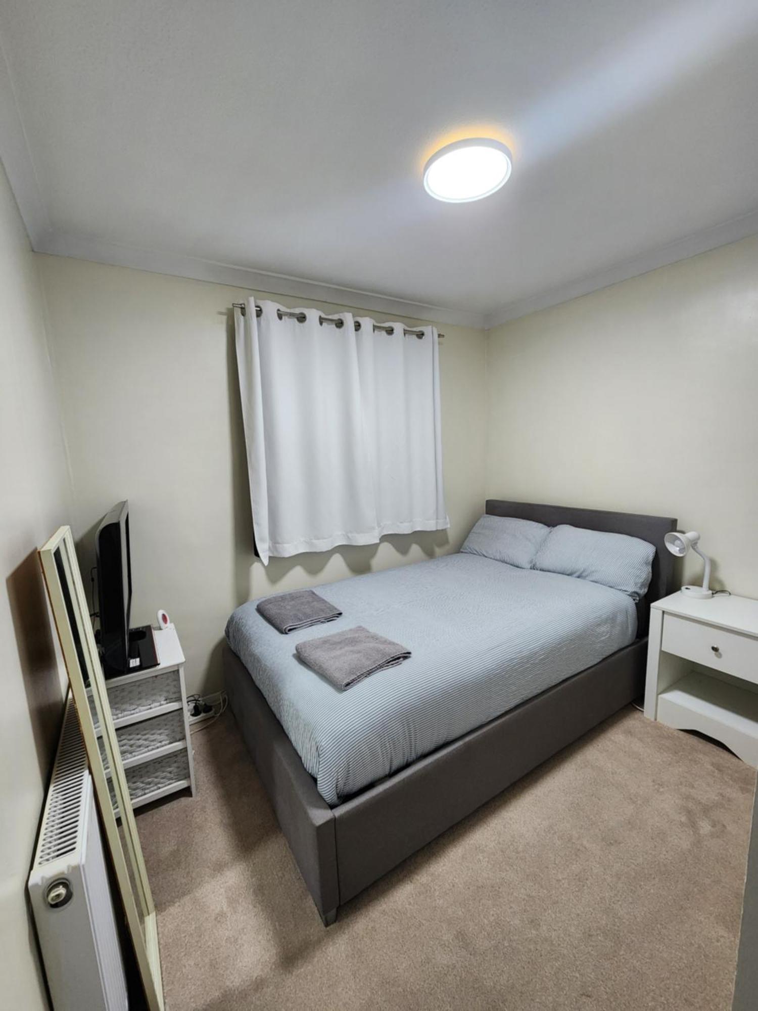 Double Room In Crawley,Gatwick,West Sussex Ifield Ngoại thất bức ảnh